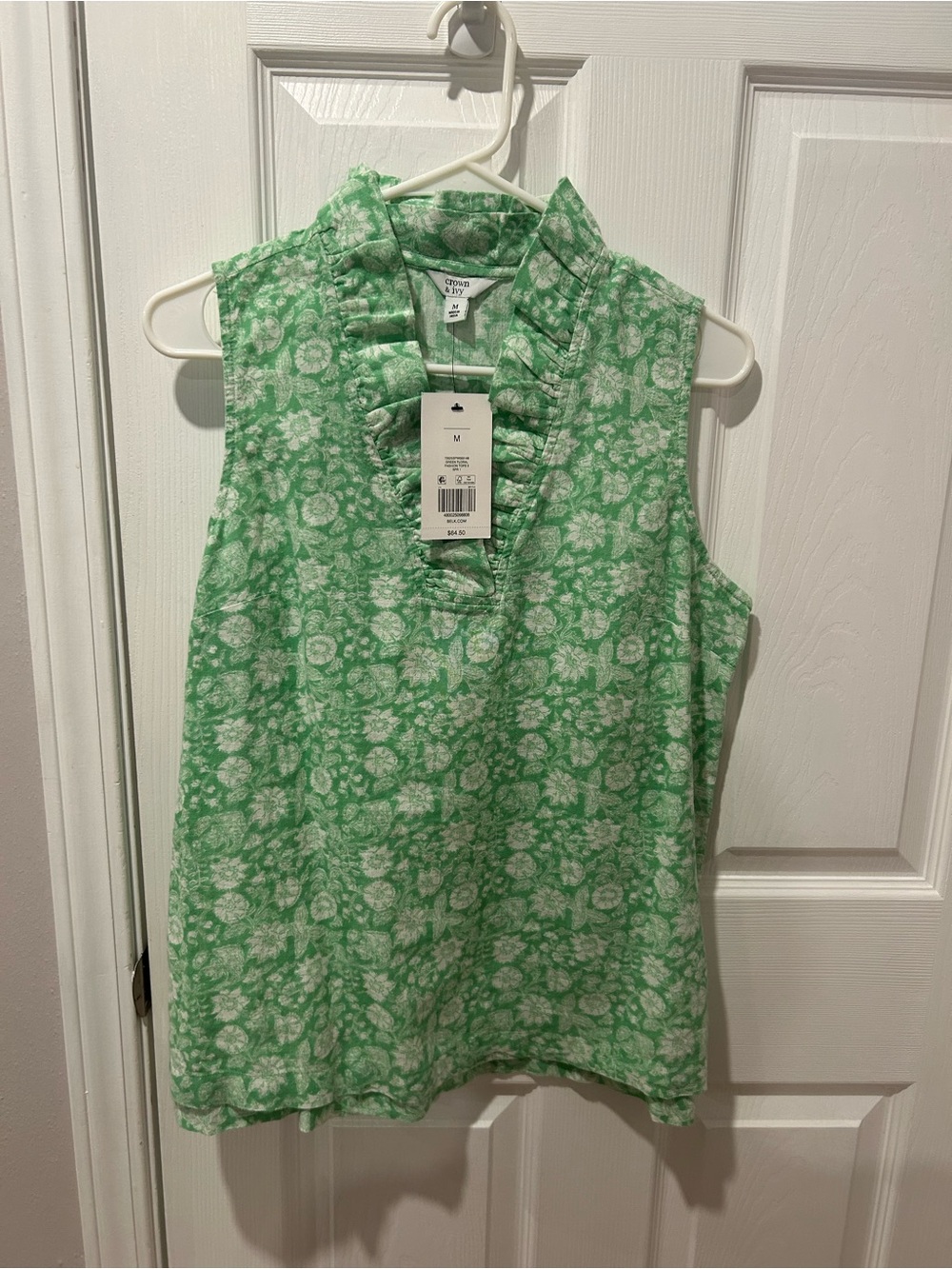 NWT Crown & Ivy Green Floral Ruffle Neck Sleeveless Top